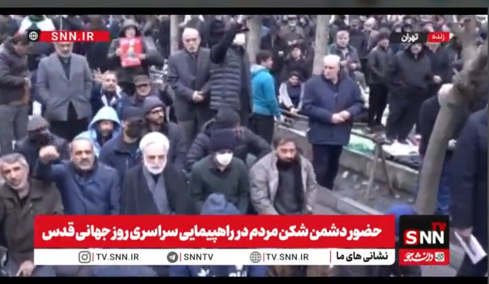 رئیس قوه قضاییه  نماز خود را در میان مردم روزه‌دار در خیابان خواند+ فیلم