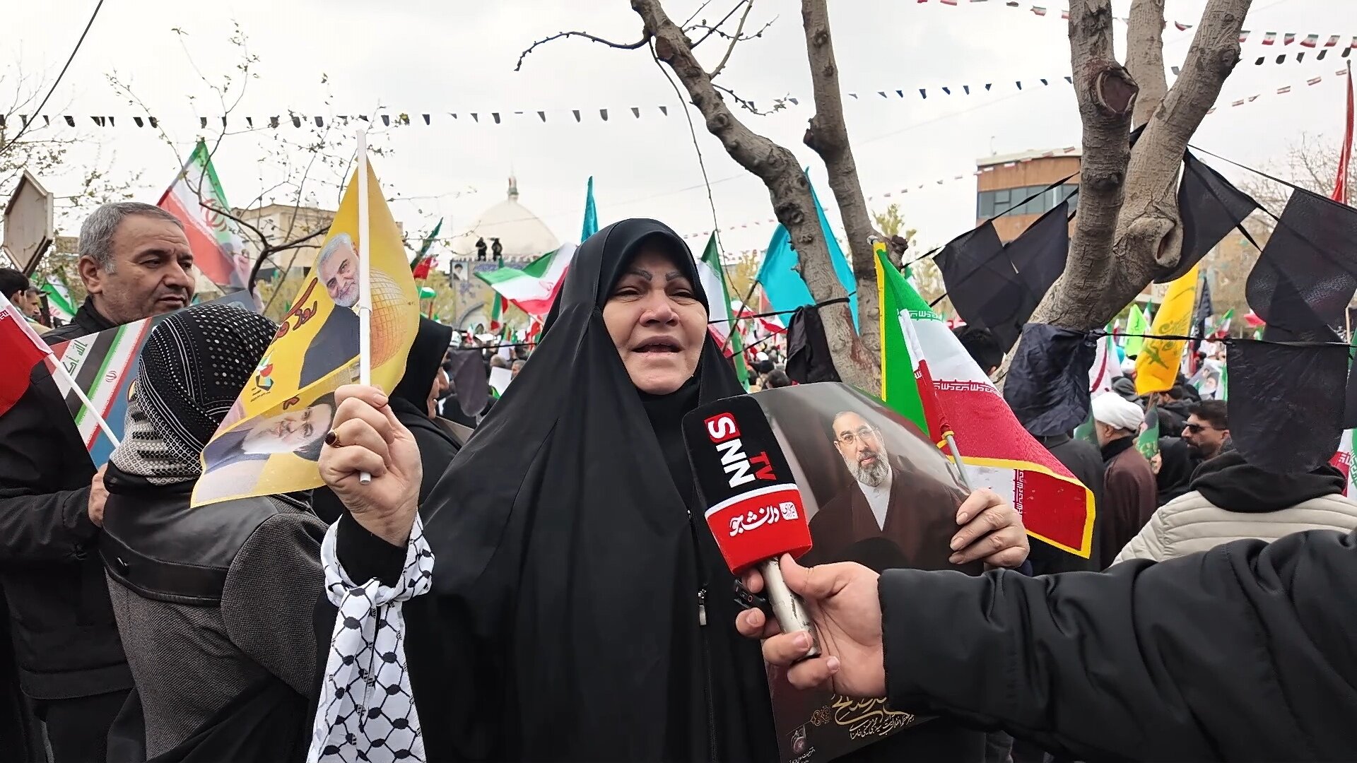 یک زن قمی با اشک‌های خود با رهبر شهید سخن گفت/ ترامپ آدم‌خوار باید به دست شیعه‌های حیدر کرار نابود شود
