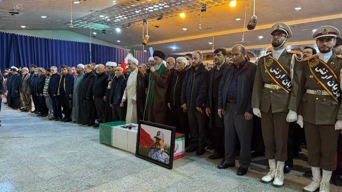 حضور عارف در مراسم تشییع پیکر شهید نصیرزاده