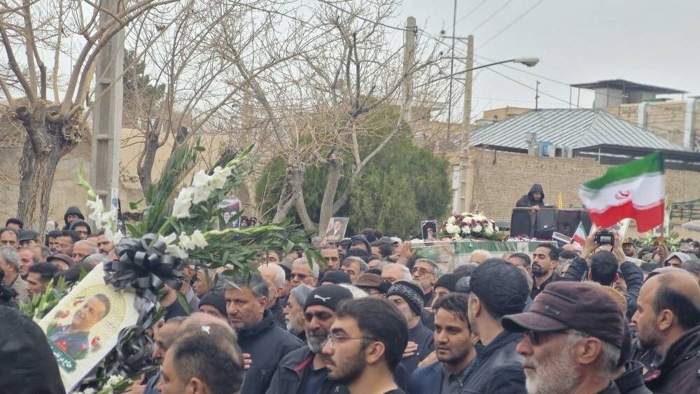 مردم روستای لاسجرد برای فرزند شهید خود گل کاشتند + عکس و فیلم