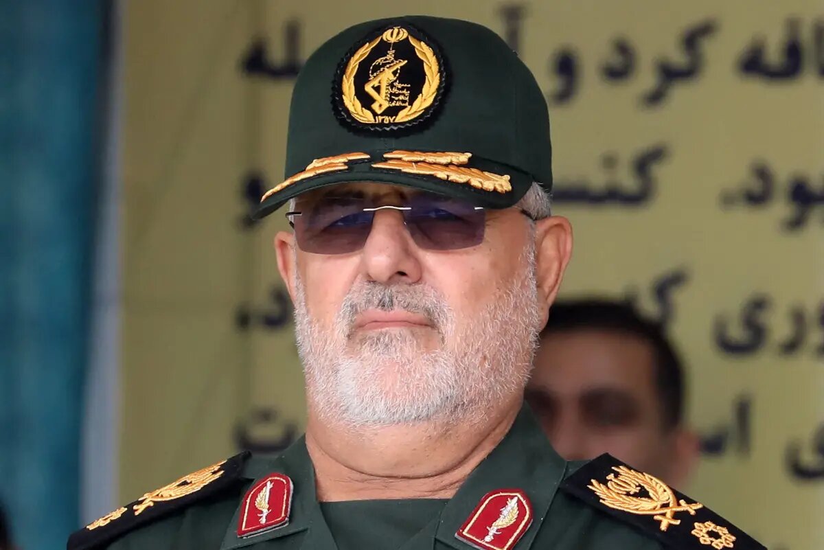 تصویری از مزار شهید پاکپور فرمانده شهید سپاه پاسداران