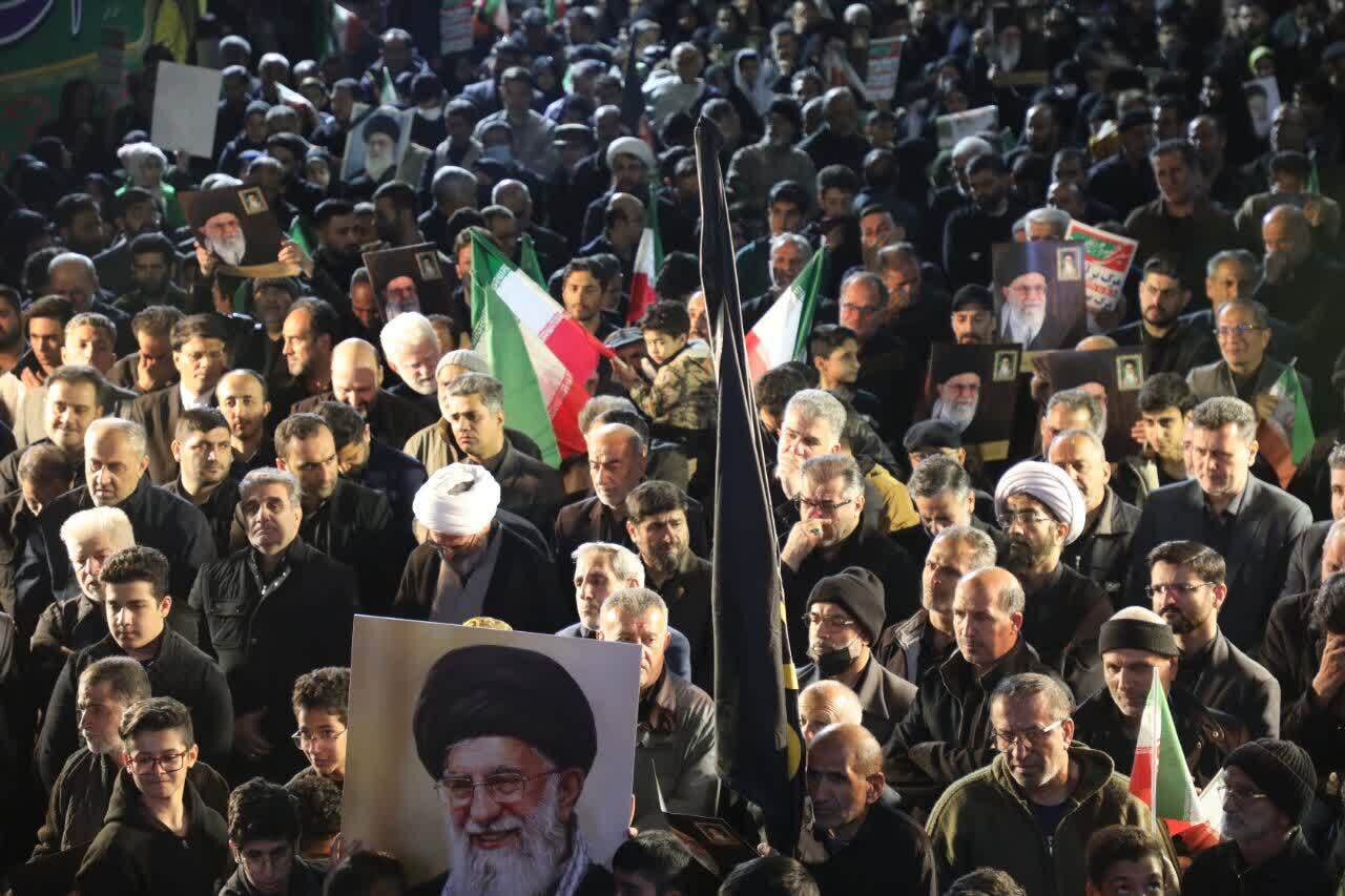 چهاردهمین قرار شبانه سمنانی‌های با قائد شهید خود/ اجتماع بزرگ شب‌های اقتدار در سمنان ادامه دارد+فیلم