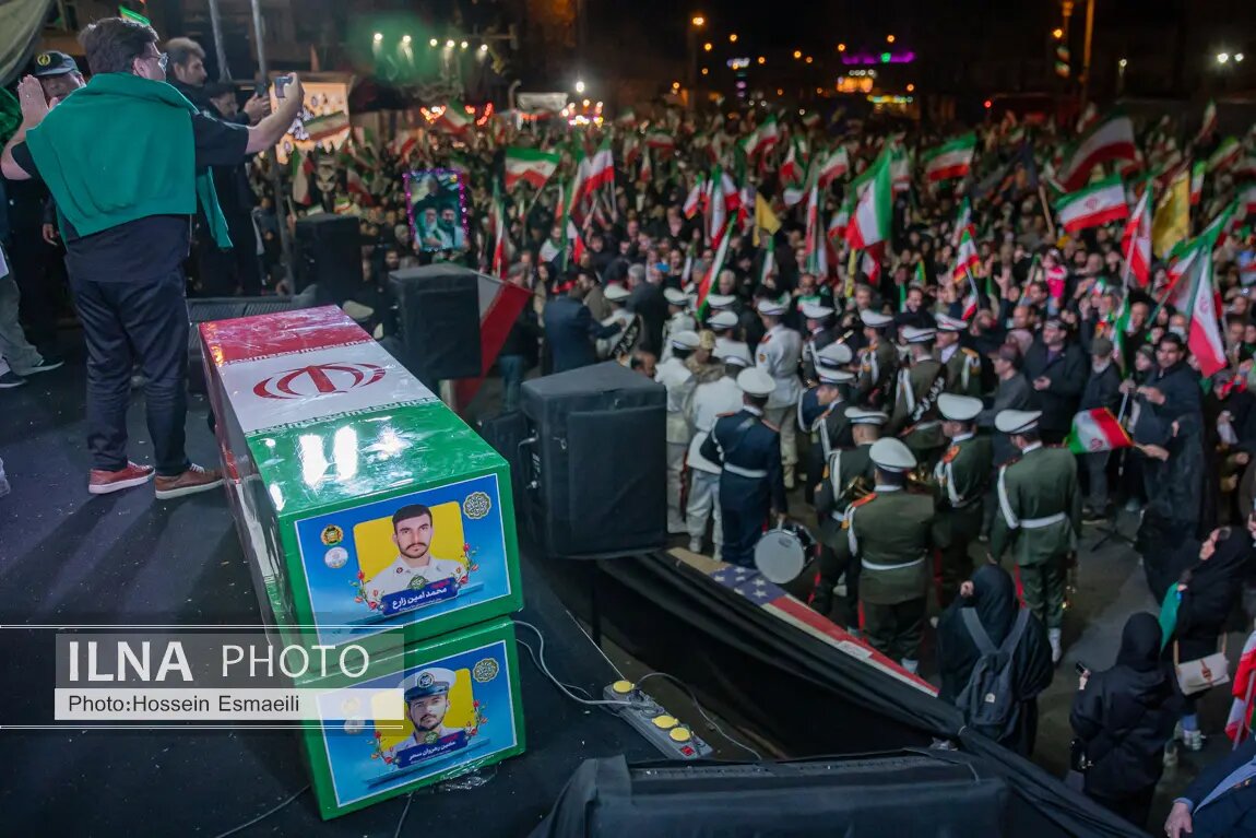 برگزاری مراسم تشییع شهیدان لاریجانی، سلیمانی و شهدای ناو دنا