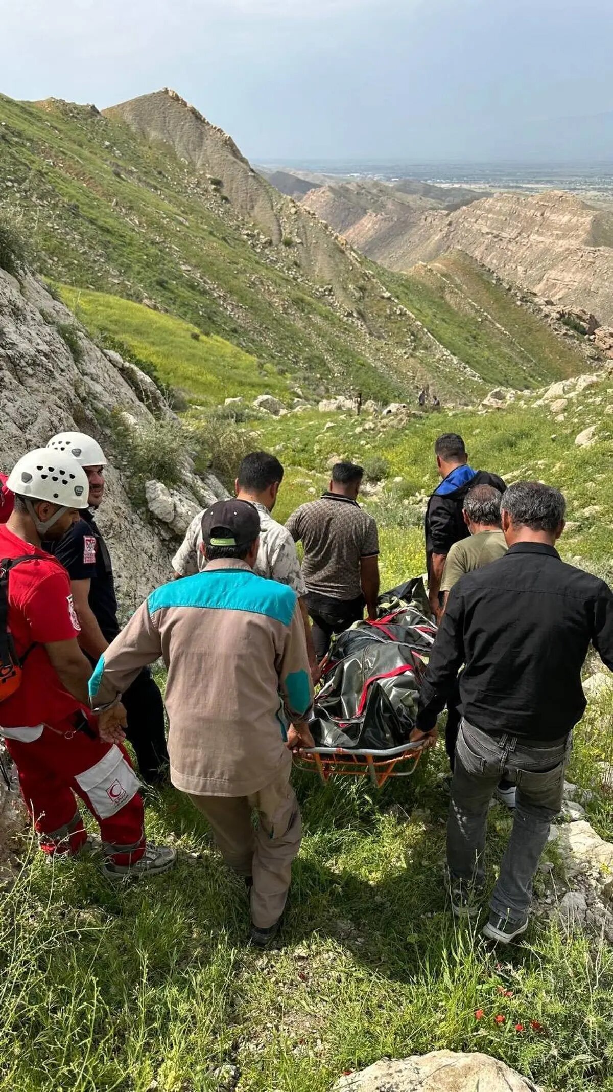 سقوط و جانباختن فردی ۴۱ ساله در کوههای خینه لامرد