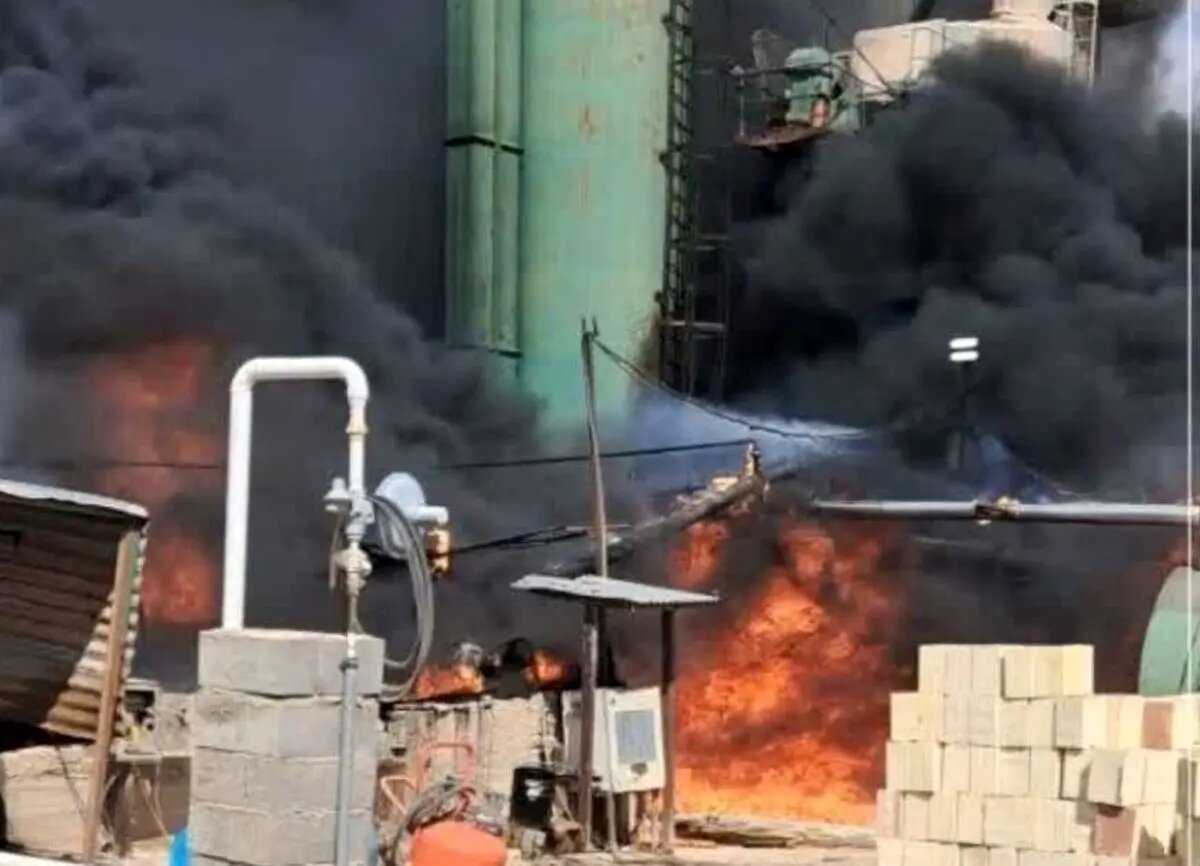 آتشسوزی کارخانه آسفالت سمنان مهار شد/حریق ارتباطی با جنگ نداشت
