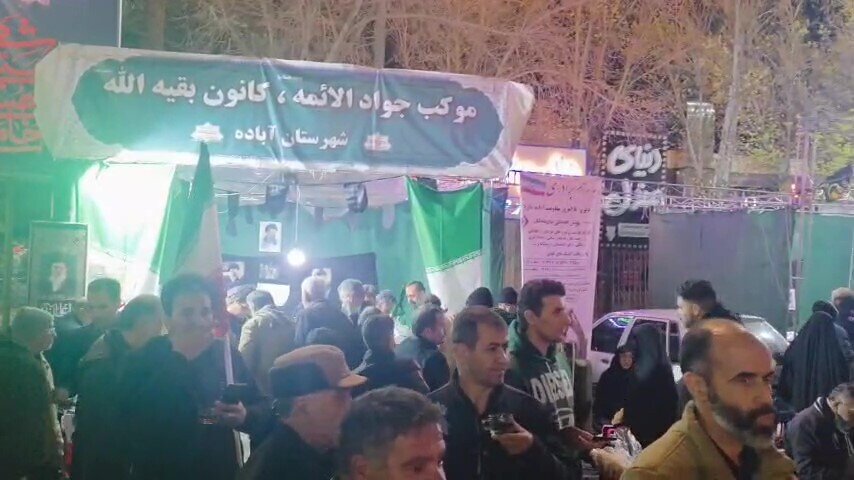 خدمت‌رسانی موکب‌های مردمی به تجمع‌کنندگان آباده +فیلم