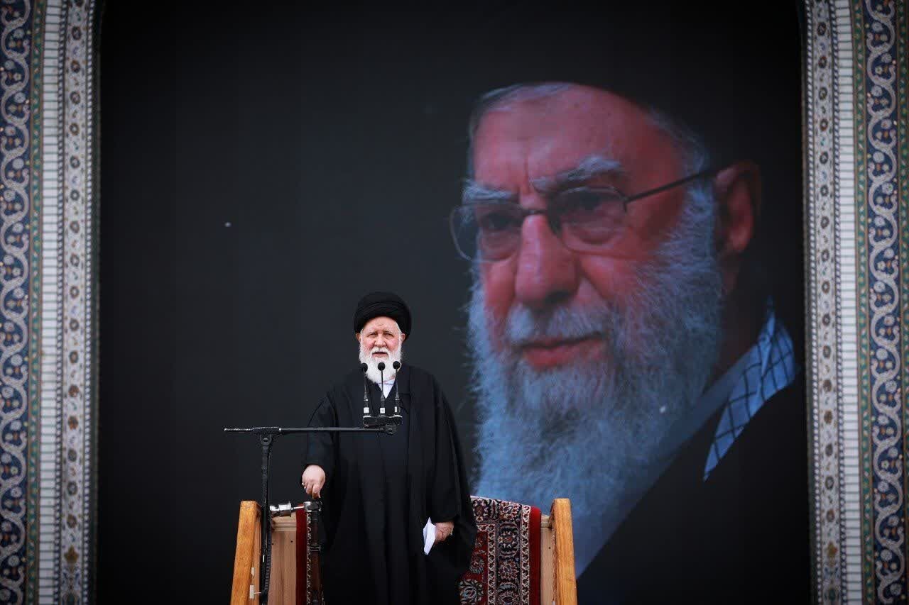 آیت‌الله علم‌الهدی: امام خامنه‌ای اصل استکبارستیزی و مقاومت را در منطقه تثبیت کردند | آمریکا با مدیریت رهبر سوم انقلاب در جنگ کنونی به منتهی ذلت و بیچاره‌گی رسیده است