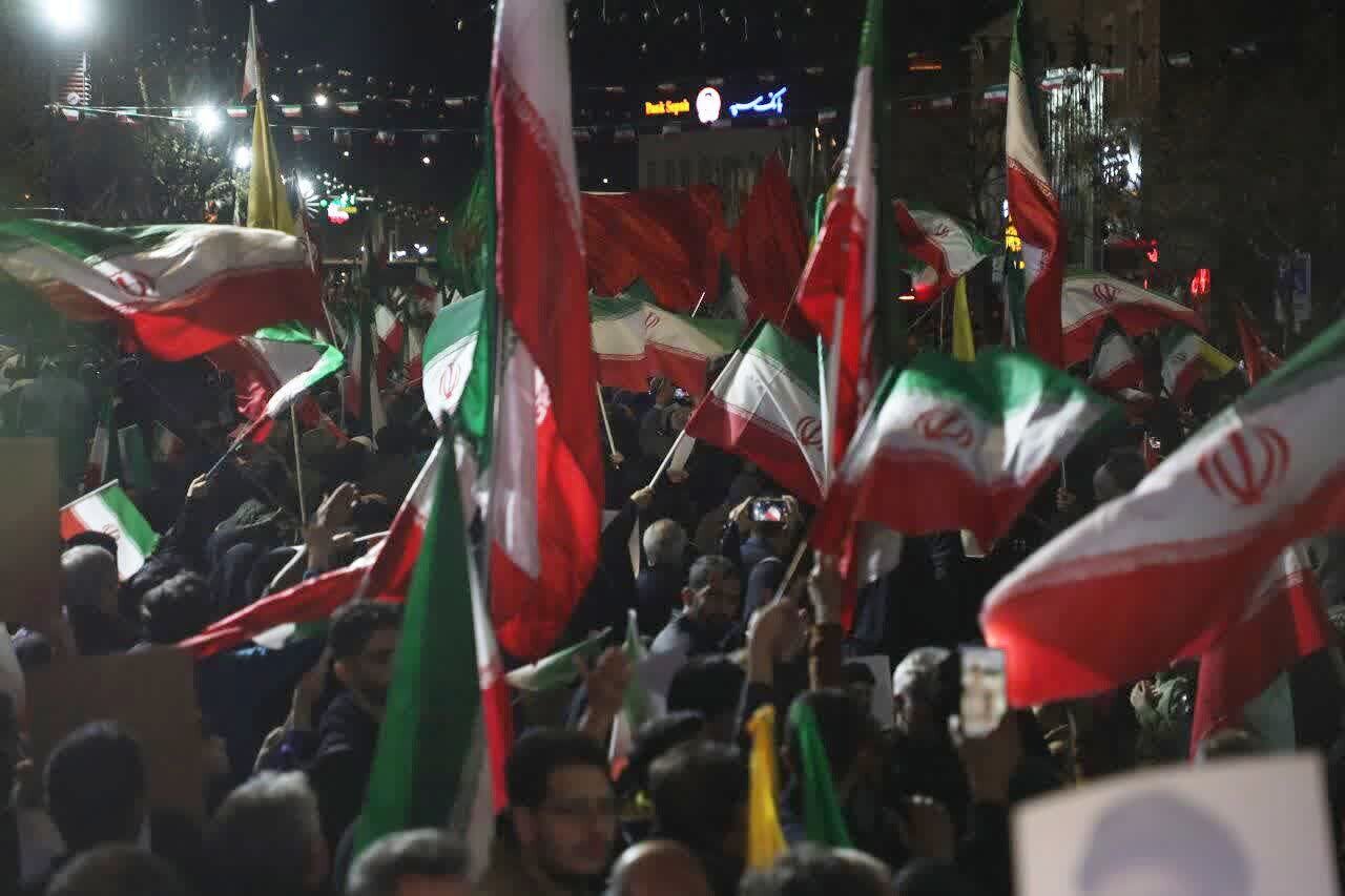 اجتماع بزرگ مردمی و وداع با پیکر شهدای اقتدار استان سمنان از دریچه دوربین
