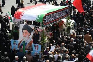 تشییع باشکوه پیکر مطهر شهدای حمله جنایتکارانه آمریکایی- صهیونیستی به شهرستان سمنان+ تصاویر