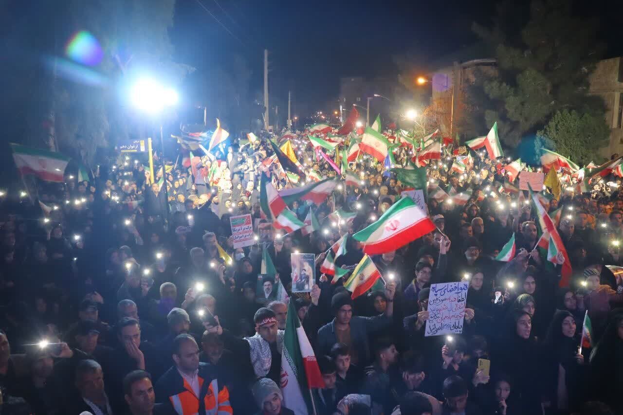 شعر خوانی برنامه ثابت شبهای مقاومت در شهرکرد + فیلم