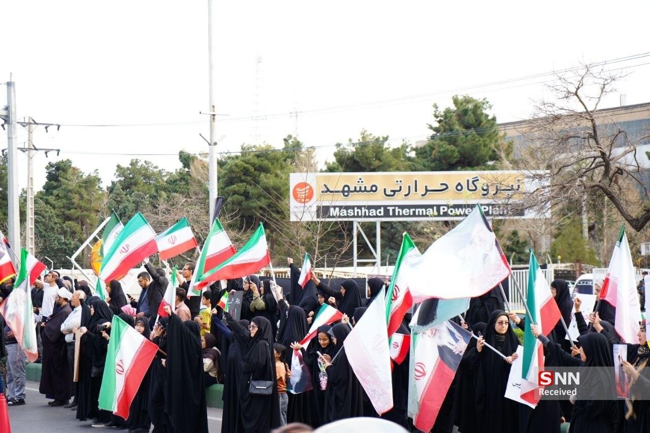 تجمع دانشجویی مردمی و تشکیل زنجیره انسانی مقابل نیروگاه‌های حرارتی کشور + فیلم و عکس