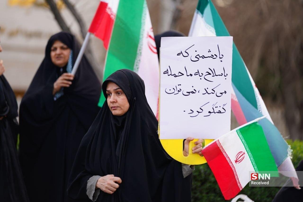 تجمع دانشجویی مردمی و تشکیل زنجیره انسانی مقابل نیروگاه‌های حرارتی کشور + فیلم و عکس
