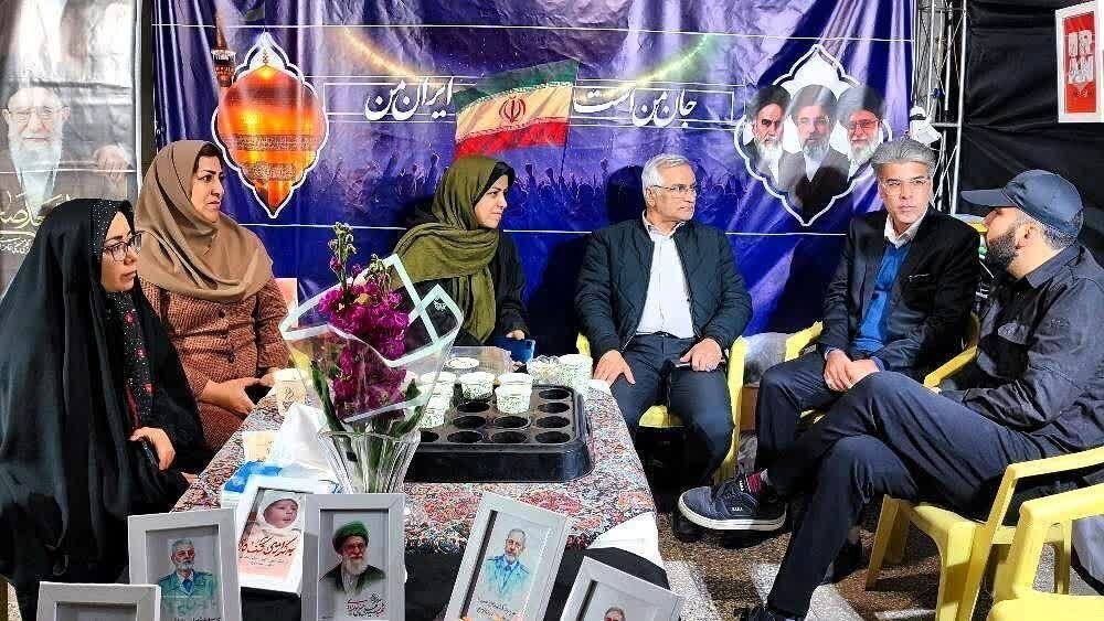 راه‌اندازی نمایشگاه عکس خیابانی حماسه مردم مشهد در جنگ رمضان