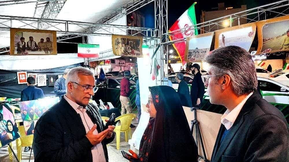 راه‌اندازی نمایشگاه عکس خیابانی حماسه مردم مشهد در جنگ رمضان