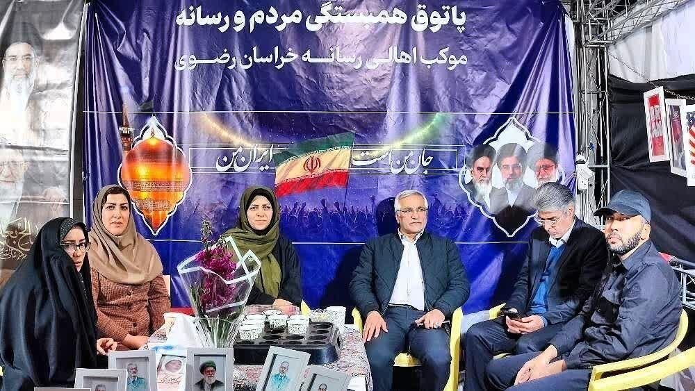 راه‌اندازی نمایشگاه عکس خیابانی حماسه مردم مشهد در جنگ رمضان