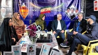راه‌اندازی نمایشگاه عکس خیابانی حماسه مردم مشهد در جنگ رمضان