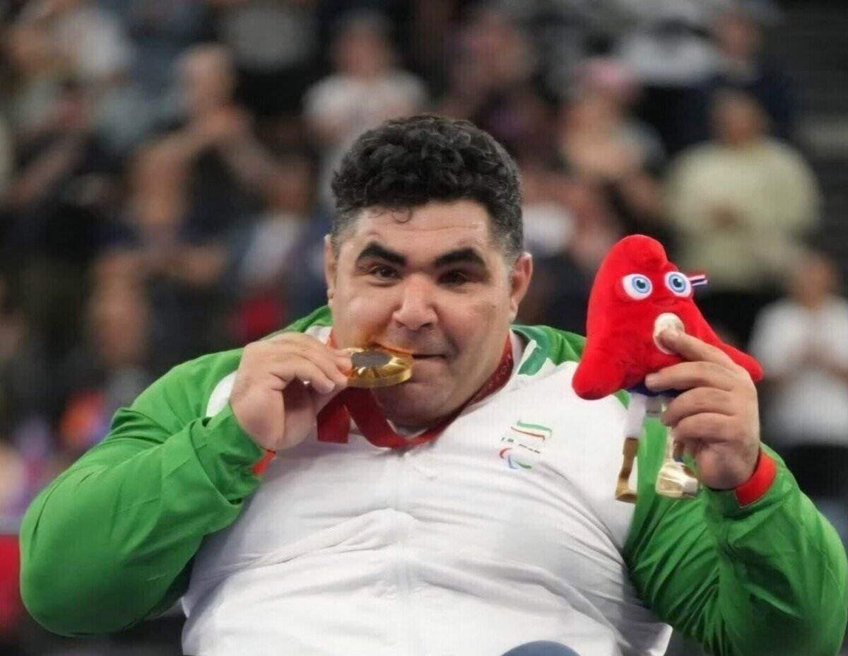 قهرمان پاراوزنه‌برداری: تا پای جان برای ایران ایستاده‌ام تا دشمن را پشیمان کنیم