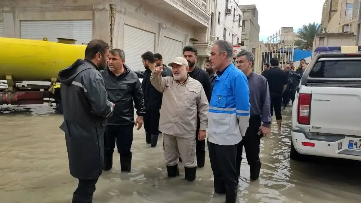 استاندار خوزستان: همه دستگاه‌ها برای رفع آبگرفتگی بندر امام خمینی بسیج شدند