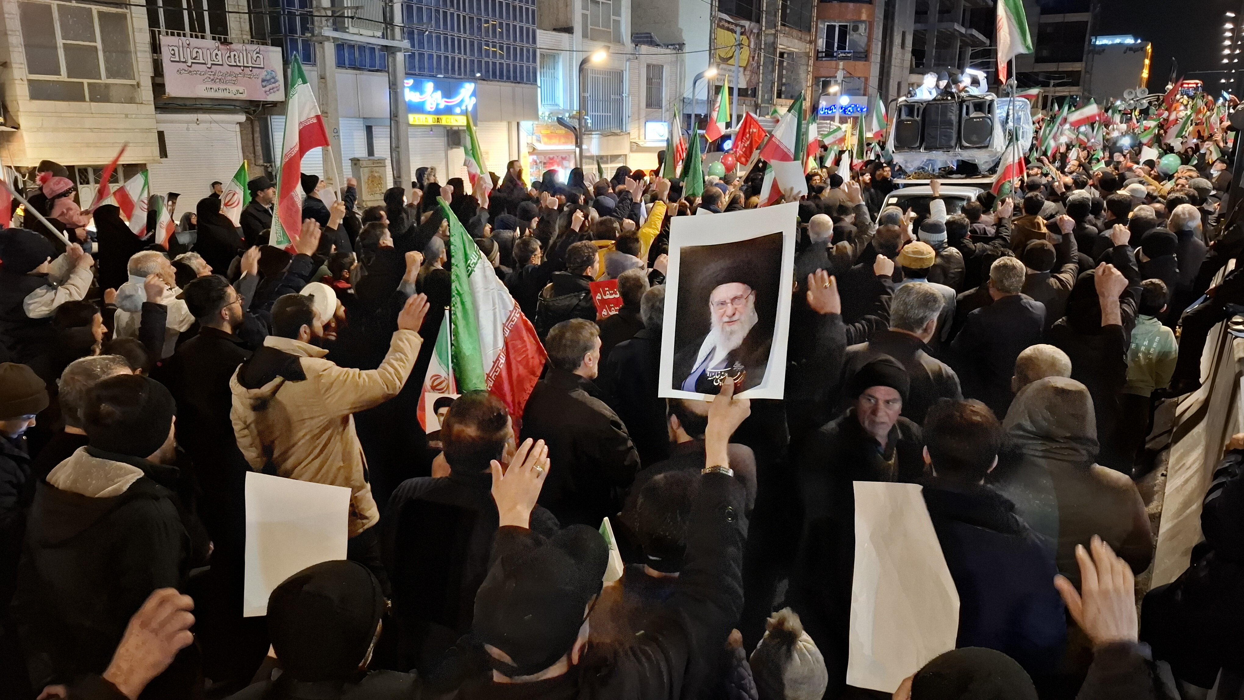 زاگرس‌نشینان پای کارِ آرمان‌های انقلاب + فیلم