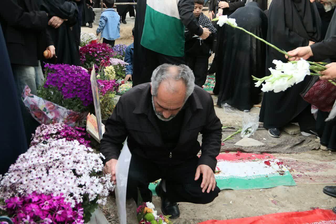 طنین عطر رضوی در گلزار شهدای کرج/تجدید میثاق خادمان آستان قدس با آرمان‌های انقلاب