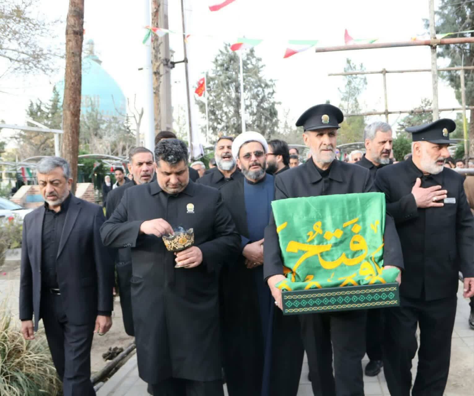 طنین عطر رضوی در گلزار شهدای کرج/تجدید میثاق خادمان آستان قدس با آرمان‌های انقلاب