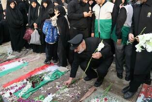 طنین عطر رضوی در گلزار شهدای کرج/تجدید میثاق خادمان آستان قدس با آرمان‌های انقلاب