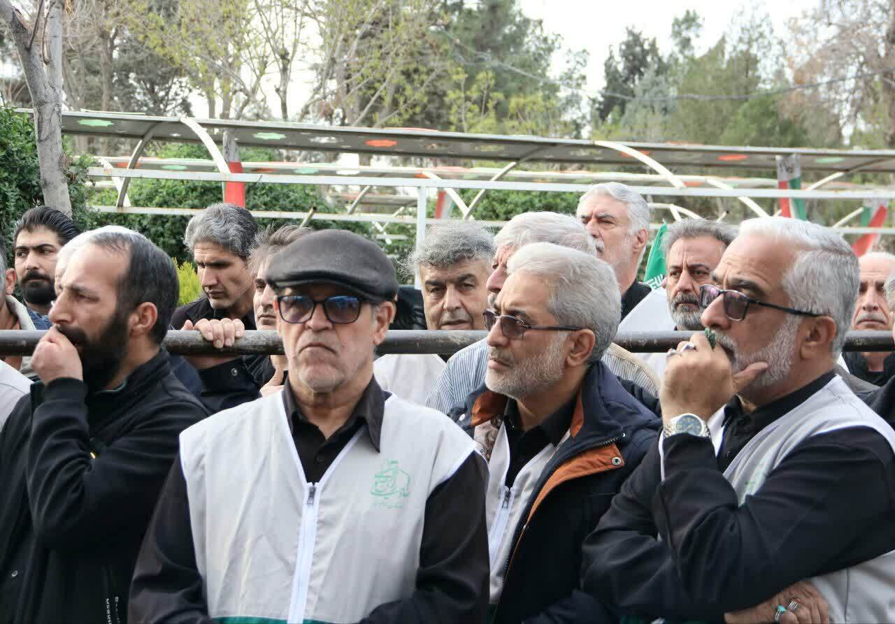 طنین عطر رضوی در گلزار شهدای کرج/تجدید میثاق خادمان آستان قدس با آرمان‌های انقلاب