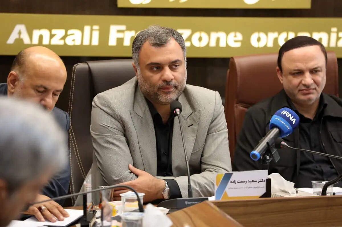 مناطق آزاد بهترین و بیشترین نقش و ظرفیت را در تحقق سیاست های کلی اقتصاد مقاومتی برخوردار می باشند