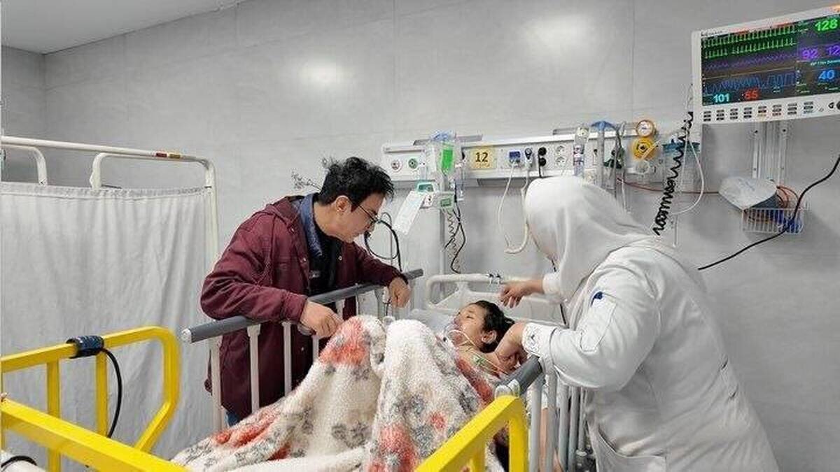 دیدار عموپورنگ با کودکان بیمار و مجروح در جنگ