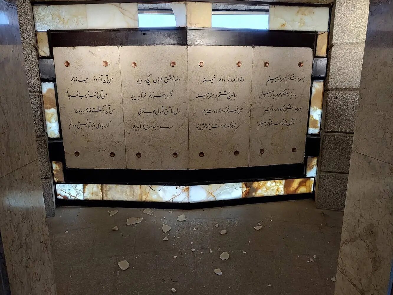 آسیب به آرامگاه باباطاهر در پی موج انفجار حمله تروریستهای آمریکایی-صهیونی
