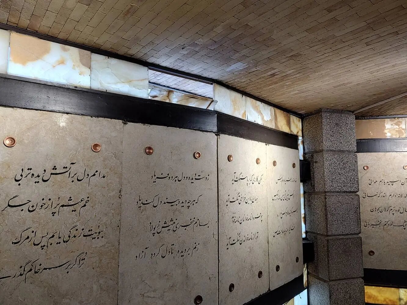 آسیب به آرامگاه باباطاهر در پی موج انفجار حمله تروریستهای آمریکایی-صهیونی