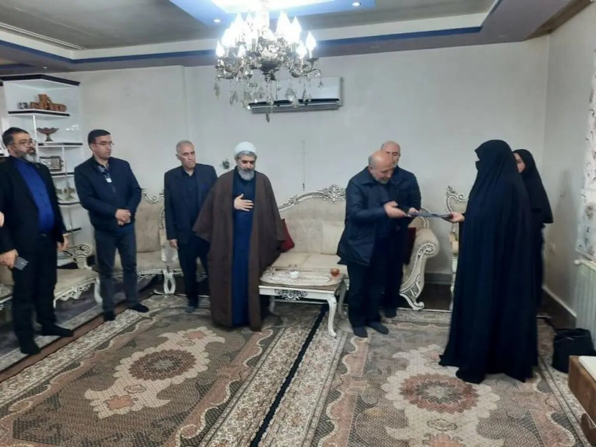 دیدار مدیرعامل سازمان منطقه آزاد ماکو و مسئولین با خانواده شهدای معزز شهرستان های شوط وپلدشت