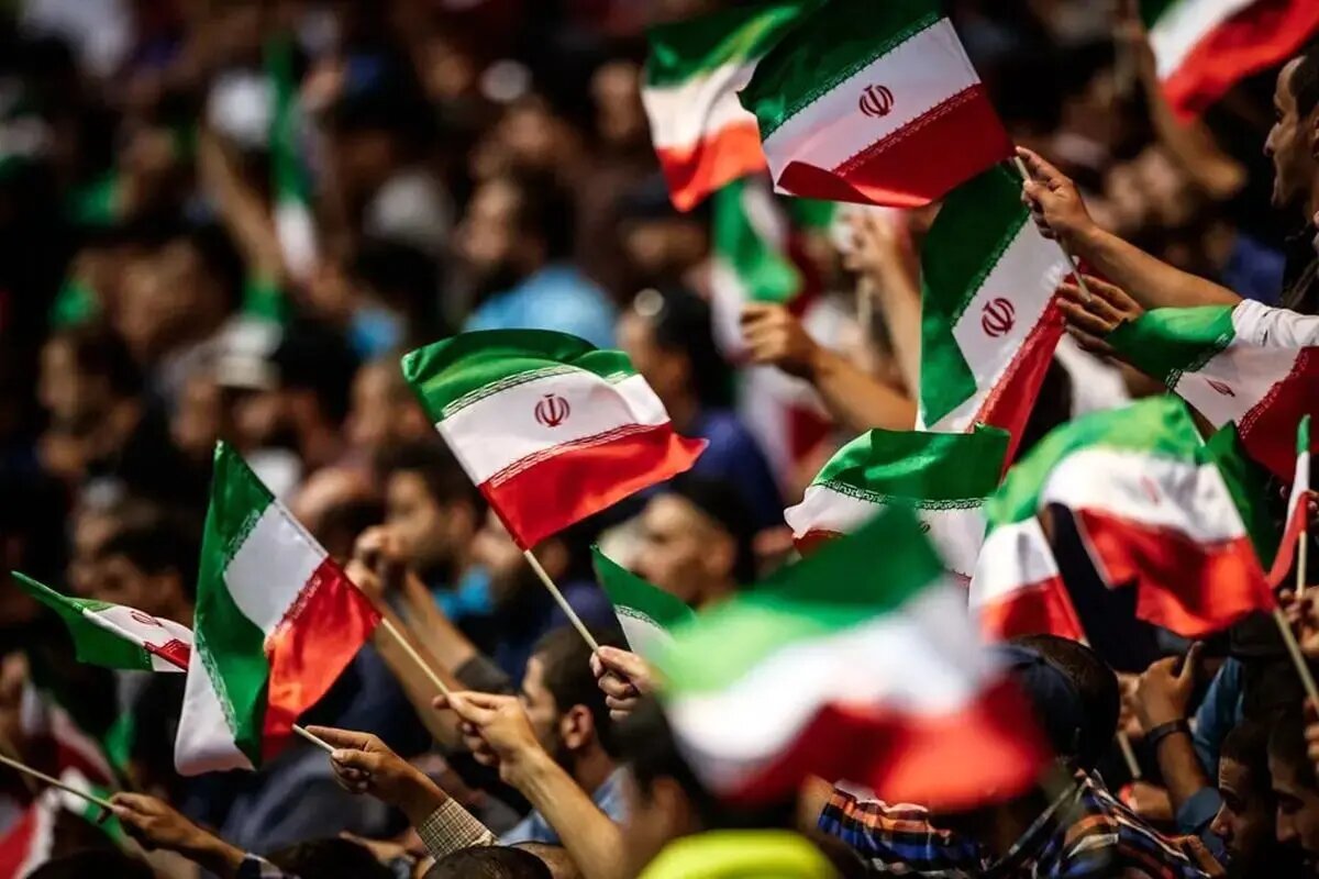 تاکید بر استمرار حضور در صحنه‌های میدانی و خیابانی و حمایت از رزمندگان فداکار و مسئولان کشور