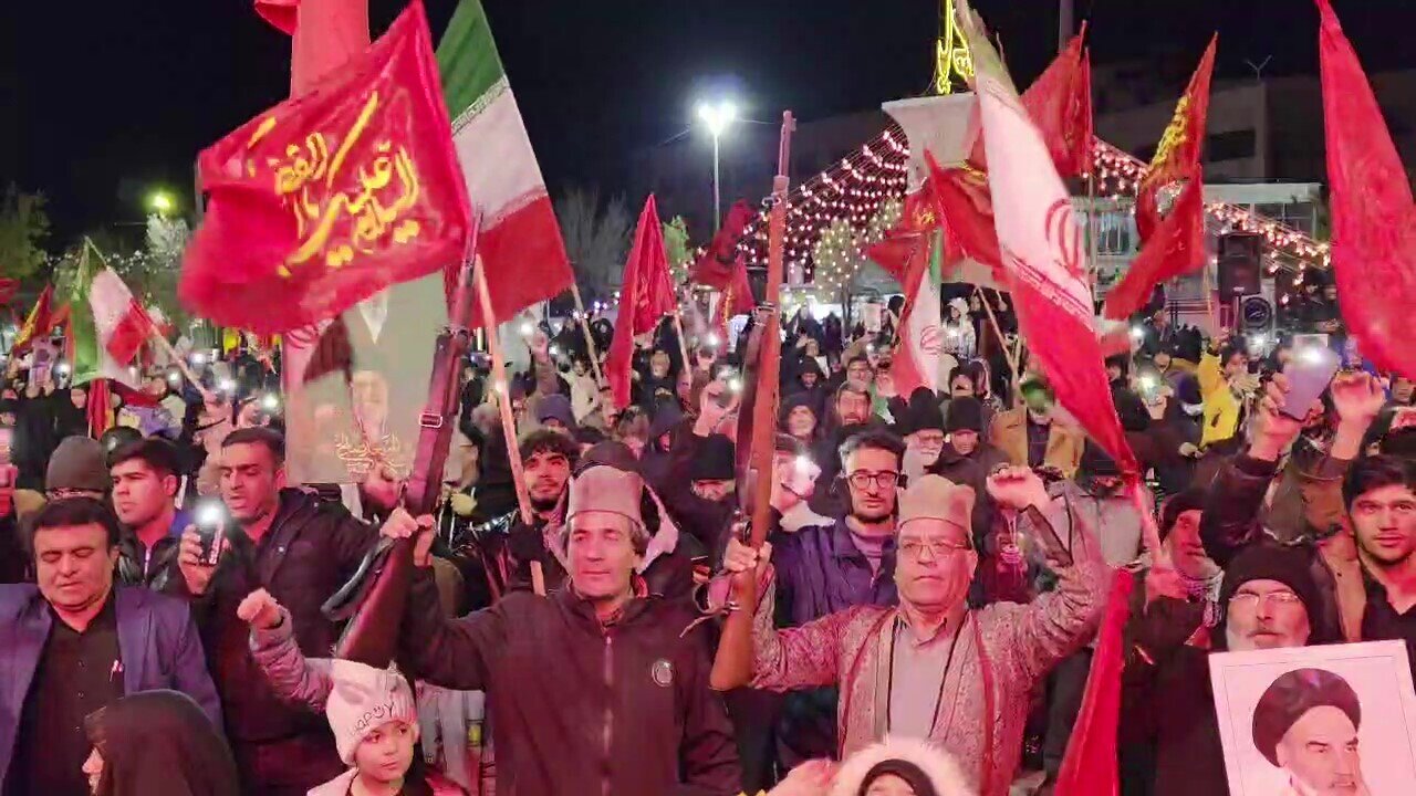 شور و حماسه قشقایی‌های غیور در آباده؛ حضور پرشکوه ایل‌مردان در تجمع میدانی