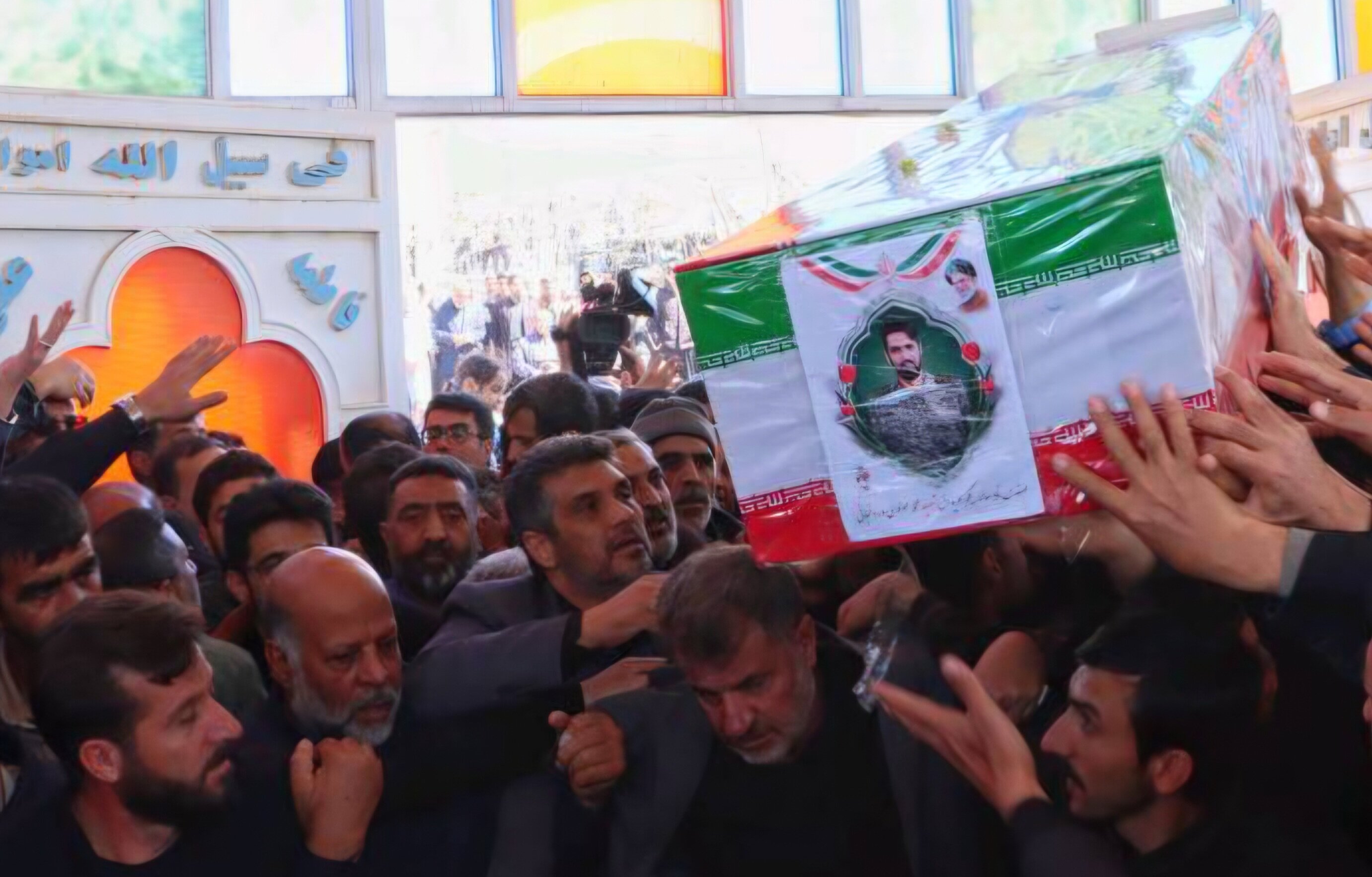 پیکر مطهر شهید محمد مولوی در زادگاهش تشییع و خاکسپاری شد