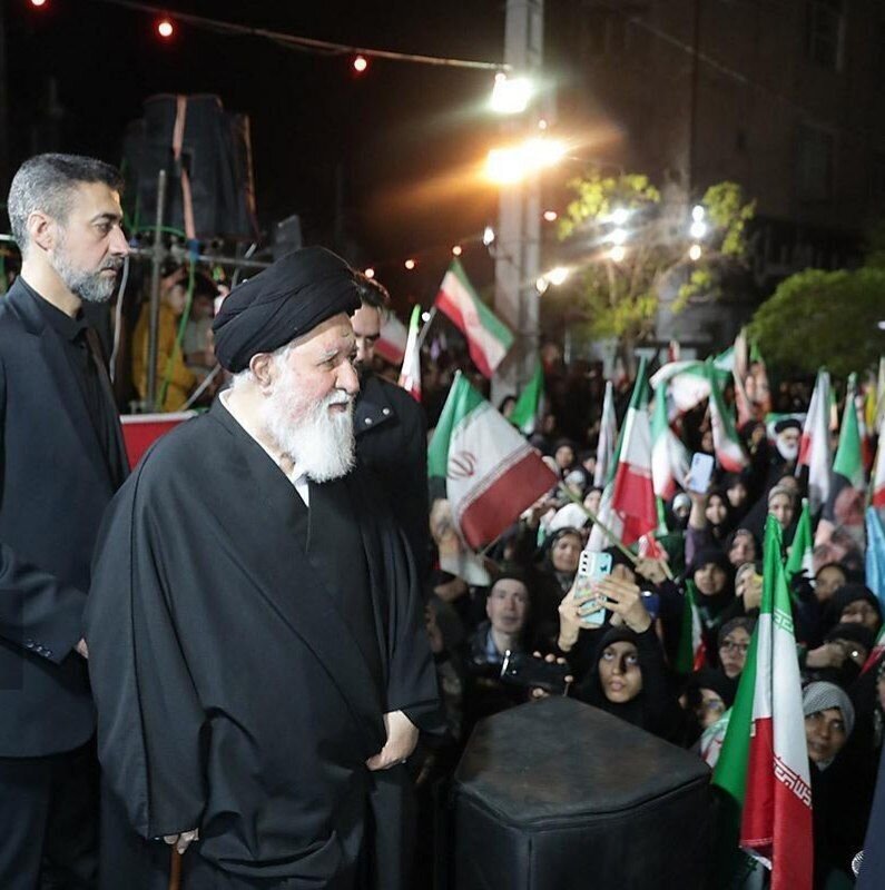 آیت‌الله علم‌الهدی: با این حضور پرشور مردم در میدان، مسئله سازش و تسلیم در برابر دشمن، افسانه‌ای بیش نیست