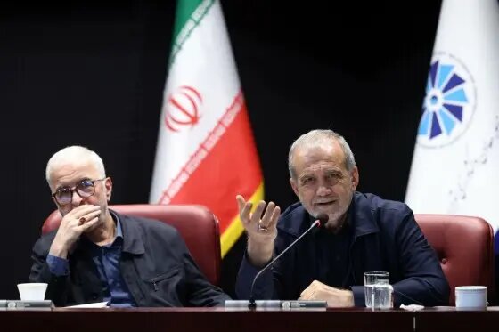 تصاویر / نشست پزشکیان با اعضای اتاق بازرگانی تهران