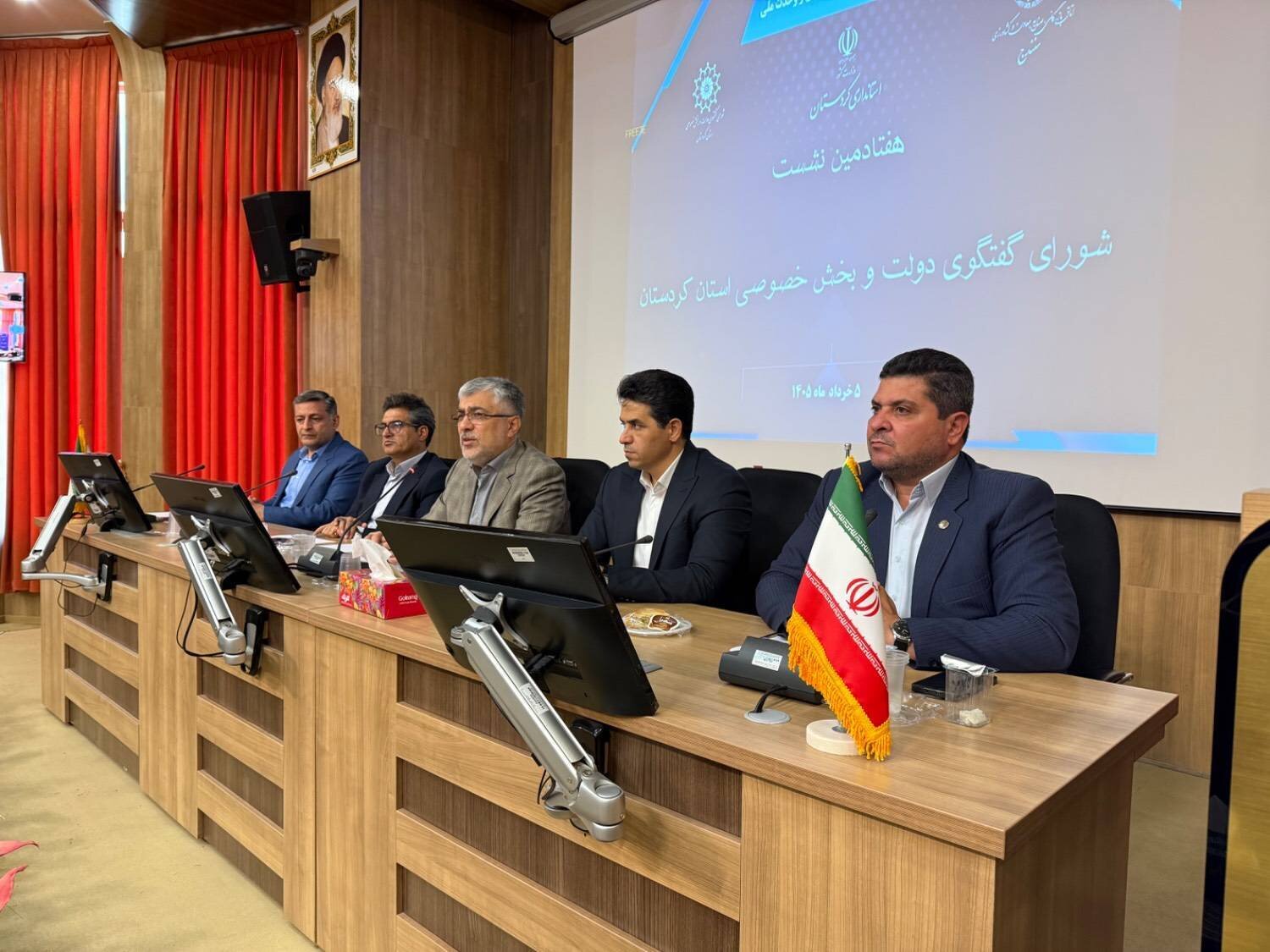 کولبری به کمک واردات مواد اولیه واحد‌های تولیدی می‌آید