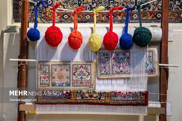 هشدار درباره آینده فرش ایران؛ جوانان به بافندگی رغبت ندارند