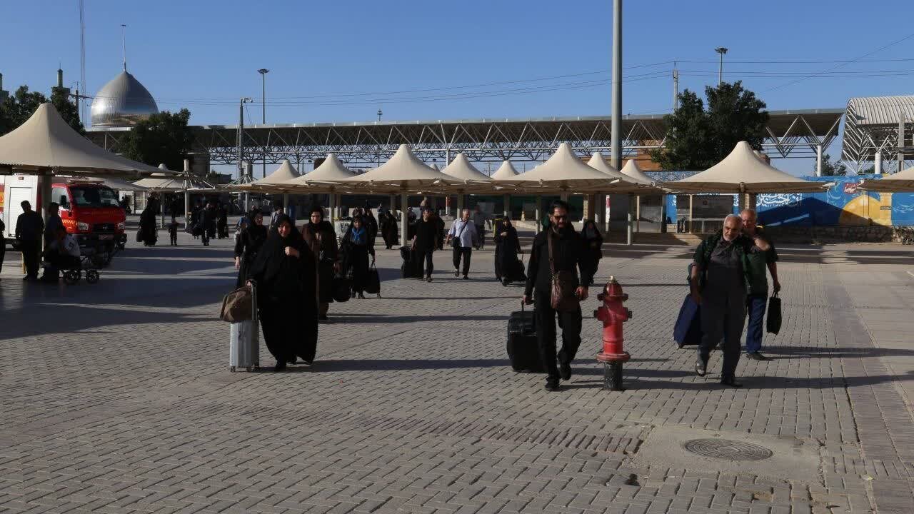 بازگشت روان زائران از مرز مهران /تردد بیش از ۱۹ هزار زائر از پایانه شهید سلیمانی در یک شبانهروز