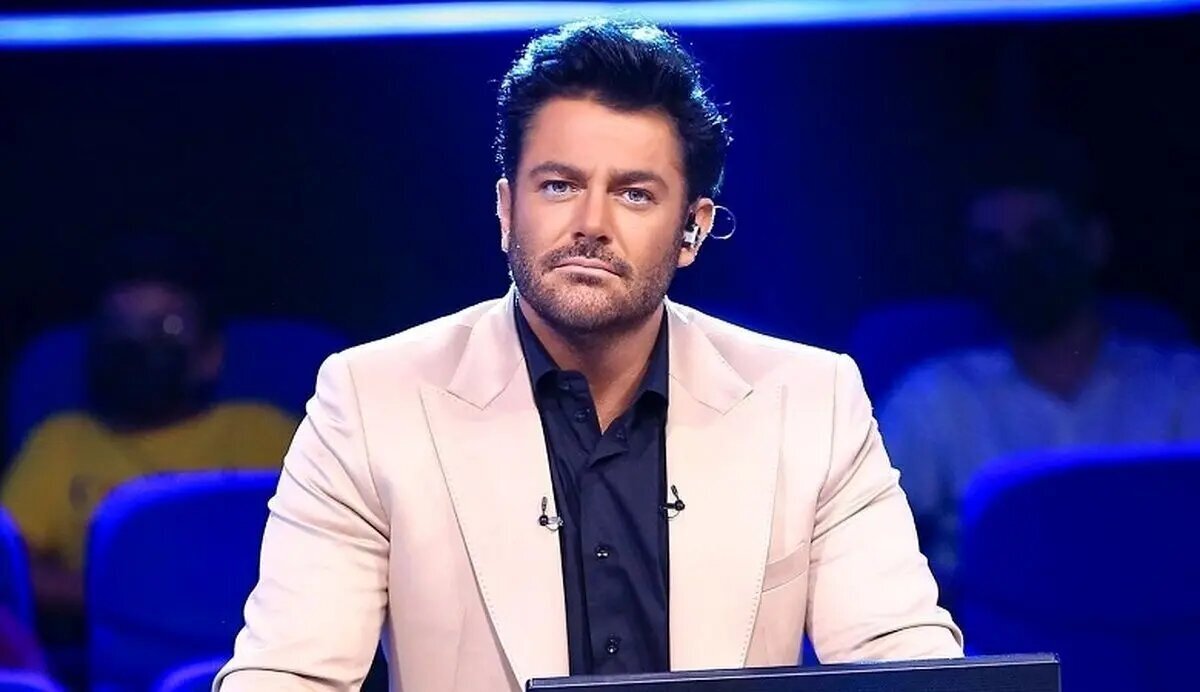 دعا و نماز شب خواندن محمدرضا گلزار |‌ ببینید