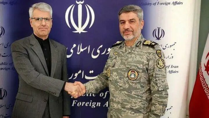 دیدار سخنگوی ارتش و بقایی؛ دیپلماسی و میدان دوشادوش یکدیگر برای ایران