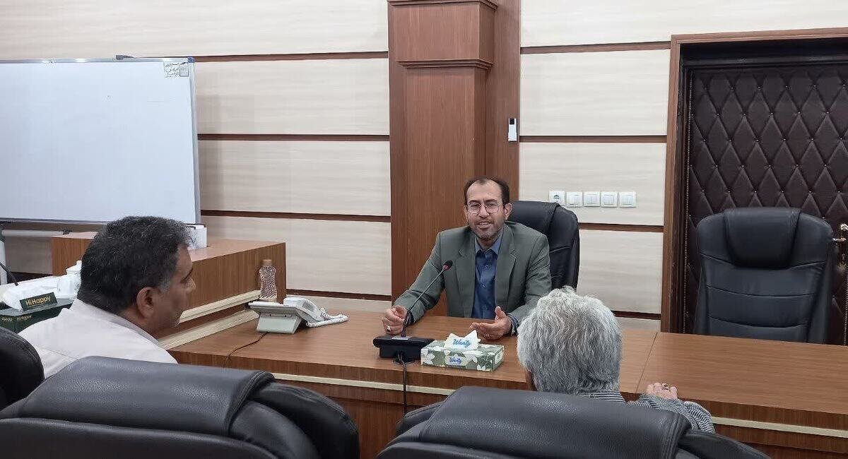 تداوم برنامههای ملاقات حضوری در دادگستری خوزستان؛ رئیسکل دادگستری استان با ۵۹ نفر از مراجعین دیدار کرد