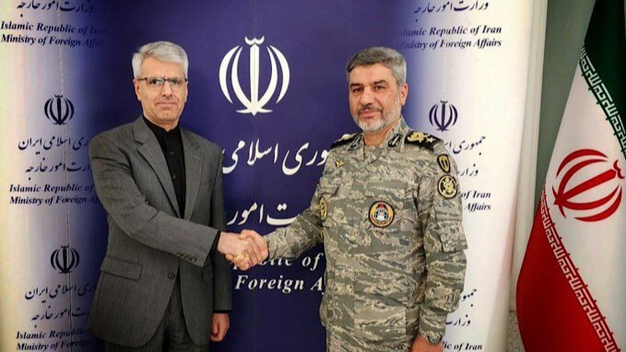 دیدار سخنگوی ارتش و بقایی؛ دیپلماسی و میدان دوشادوش یکدیگر برای ایران