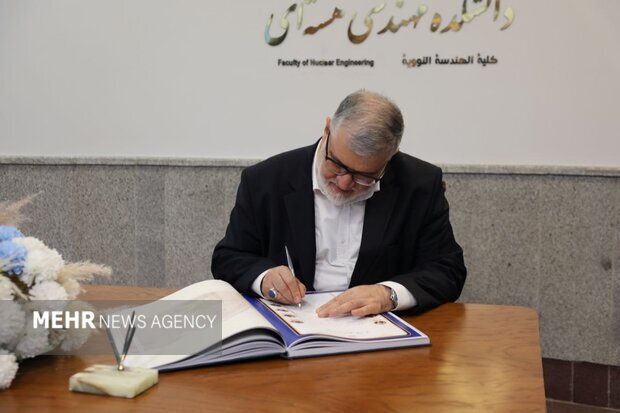 ادای احترام استاندار تهران به شهدای هستهای دانشگاه شهید بهشتی