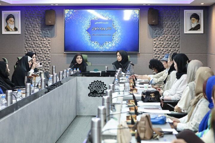 «ایران» سوژه تولیدات نمایشی بانوان هنرمند میشود