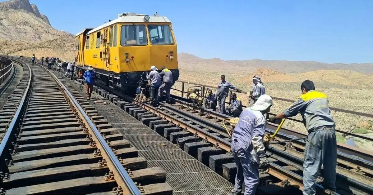 کارگران ایثارگر ابنیه فنی تراورس: همچنان بلاتکلیفیم/ وضعیت نامشخص تبدیل وضعیت