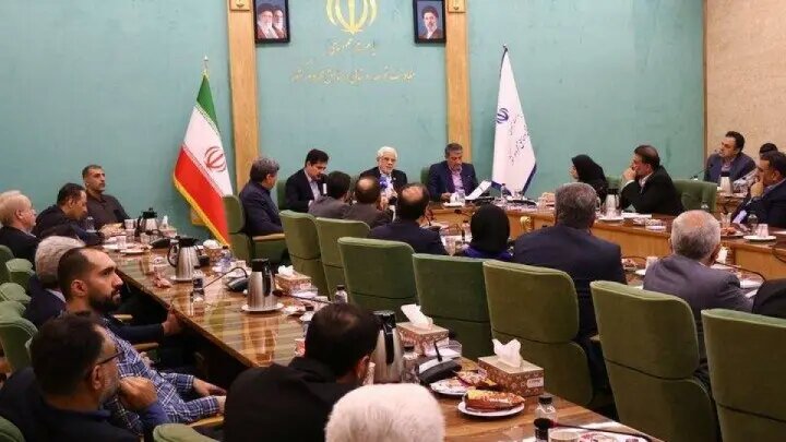 عارف: توسعه روستایی، سلیقهای اجرا شده است