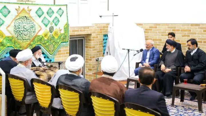 با عزت به دنبال آزادسازی داراییهای بلوکهشده ایران هستیم