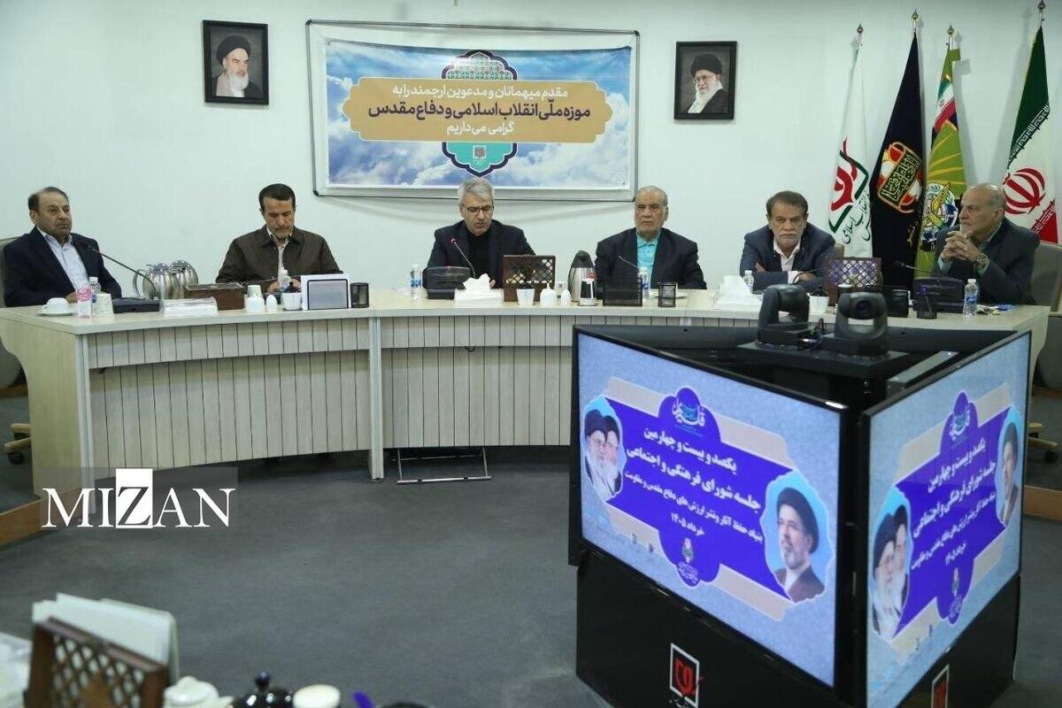 نشست صمیمانه سخنگوی وزارت امور خارجه با جمعی از فرماندهان و پیشکسوتان دفاع مقدس